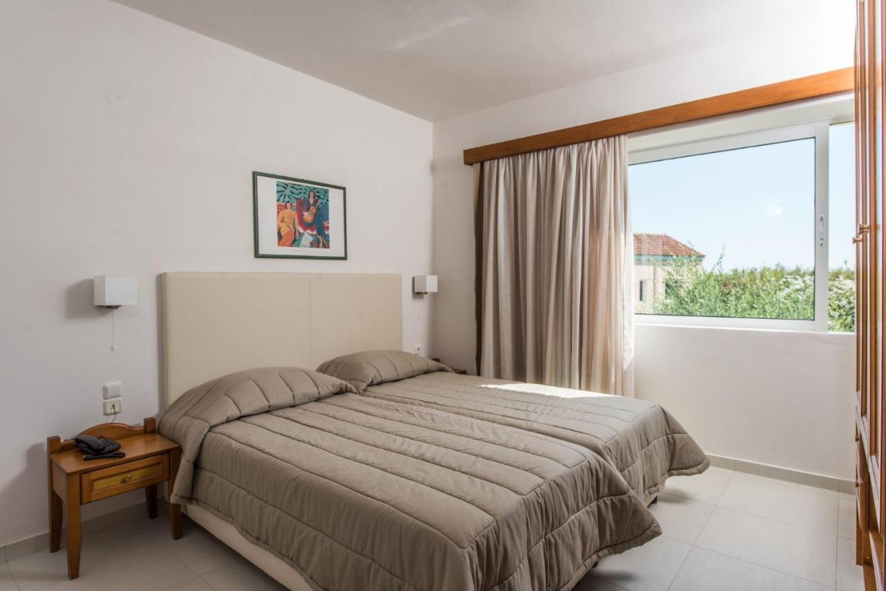Stefan Village Hotel Agia Marina Екстериор снимка