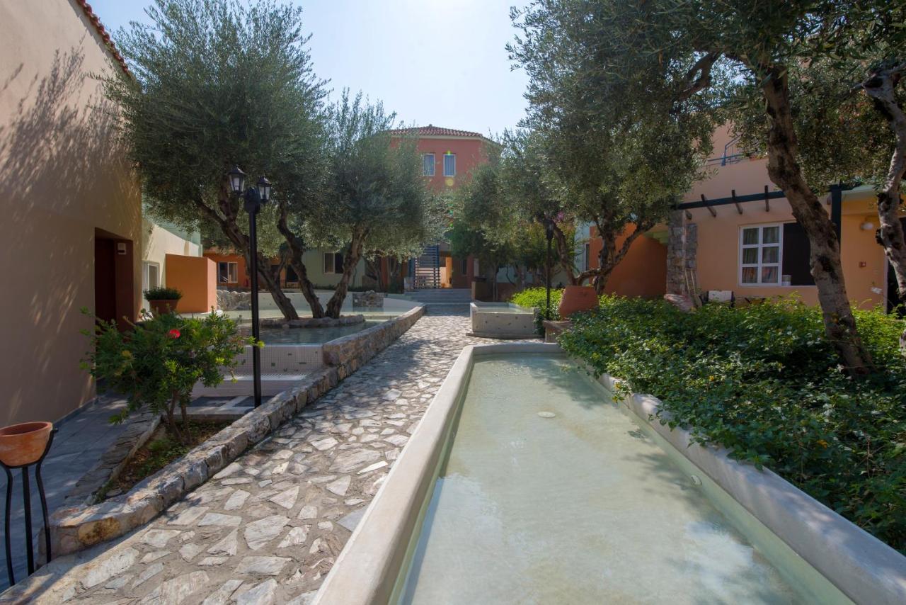 Stefan Village Hotel Agia Marina Екстериор снимка